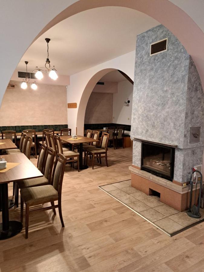 Penzion A Pizzerie Na Zalozne Kobylí Exterior foto