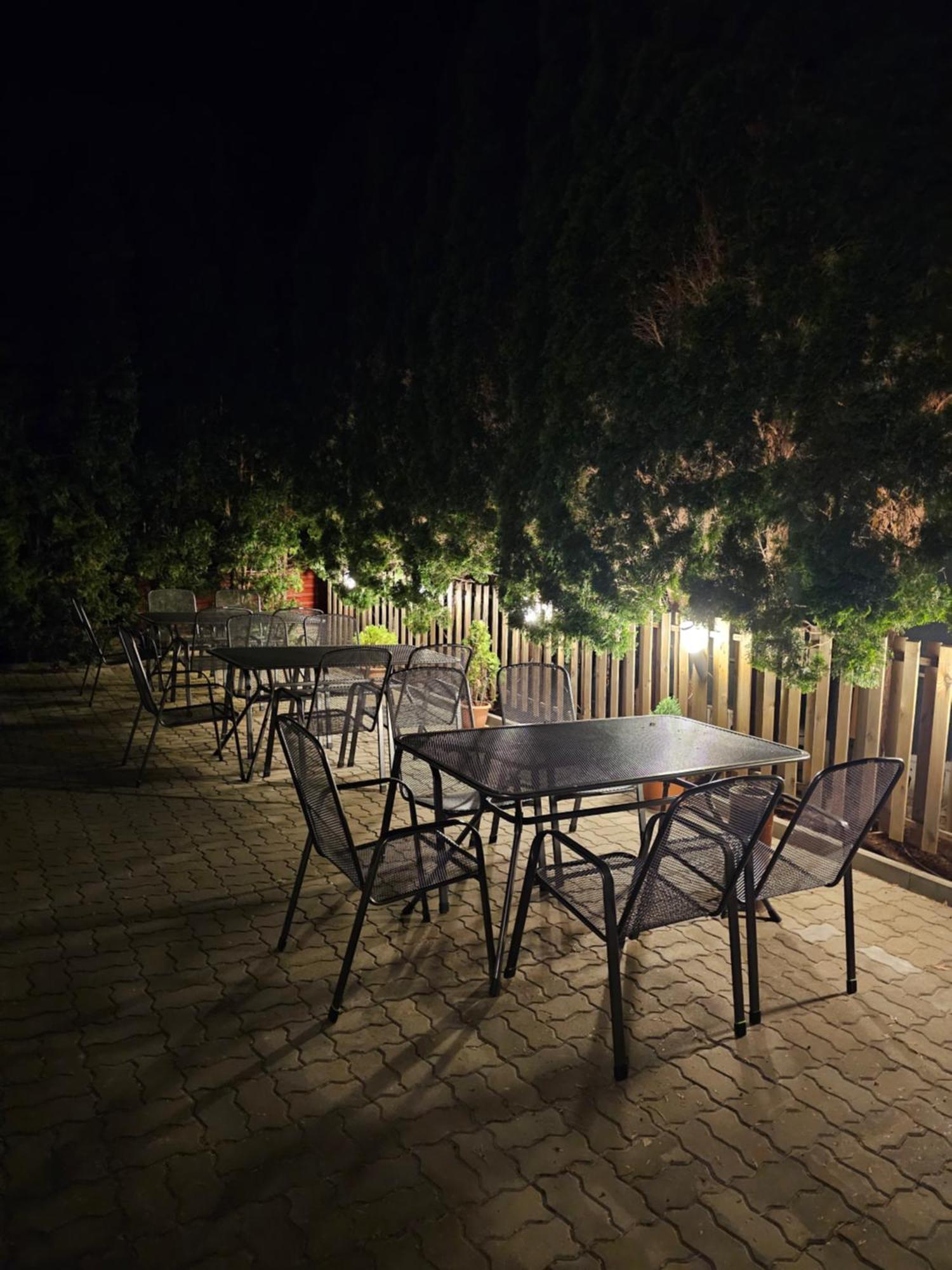 Penzion A Pizzerie Na Zalozne Kobylí Exterior foto