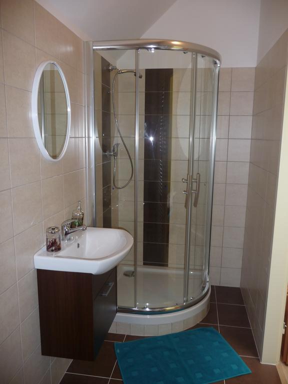 Penzion A Pizzerie Na Zalozne Kobylí Zimmer foto