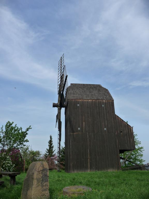 Penzion A Pizzerie Na Zalozne Kobylí Exterior foto